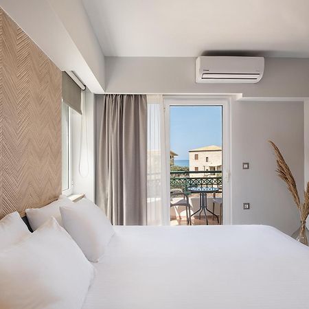 Alexia Beach Hotel Agia Marina エクステリア 写真