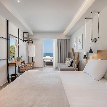 Alexia Beach Hotel Agia Marina エクステリア 写真