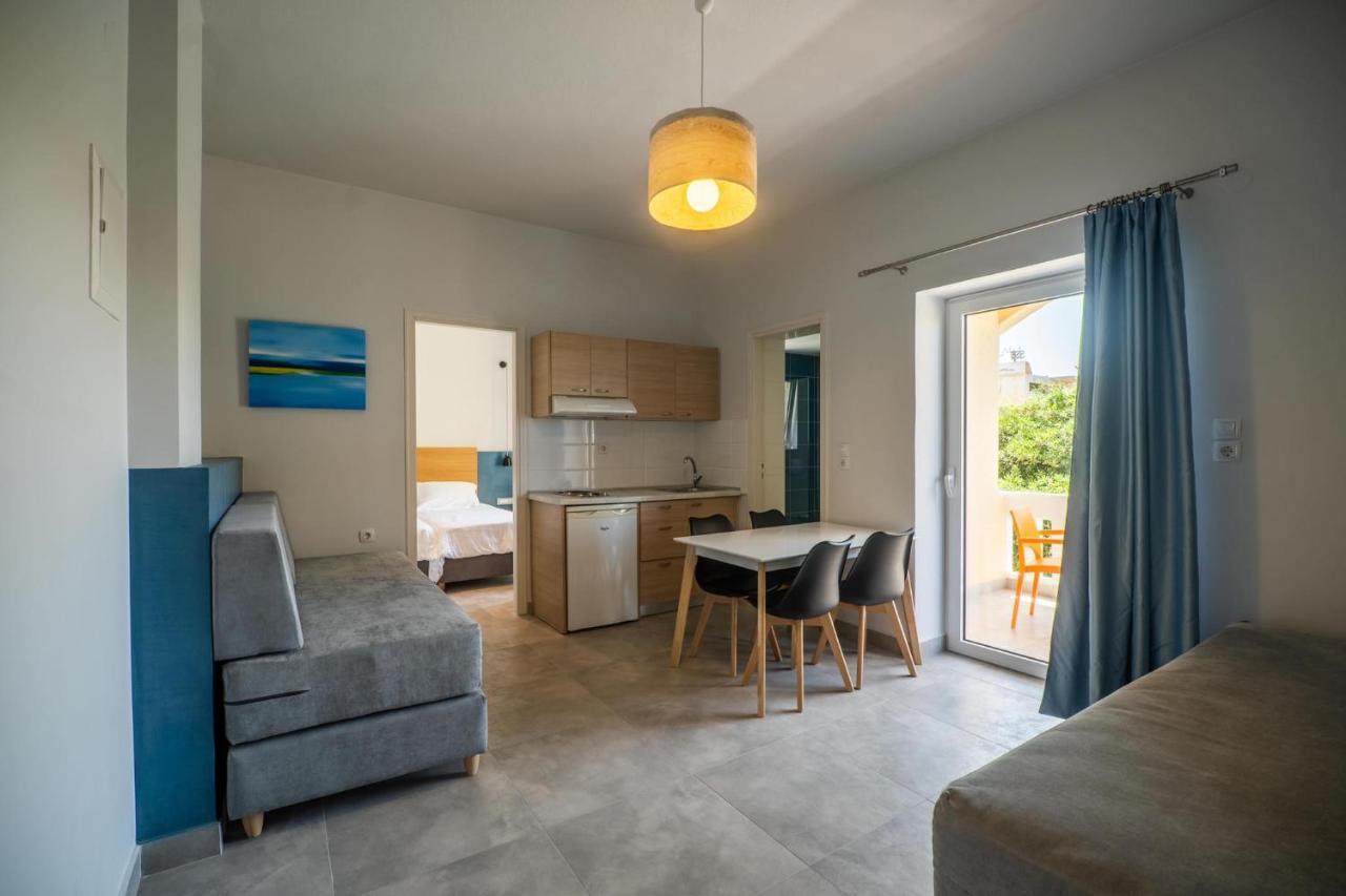 Alexia Beach Hotel Agia Marina エクステリア 写真