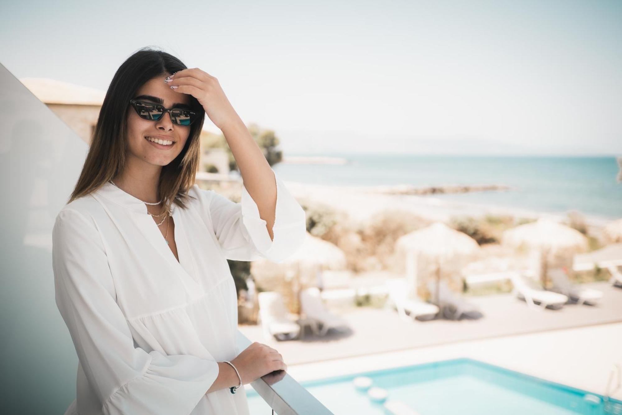 Alexia Beach Hotel Agia Marina エクステリア 写真