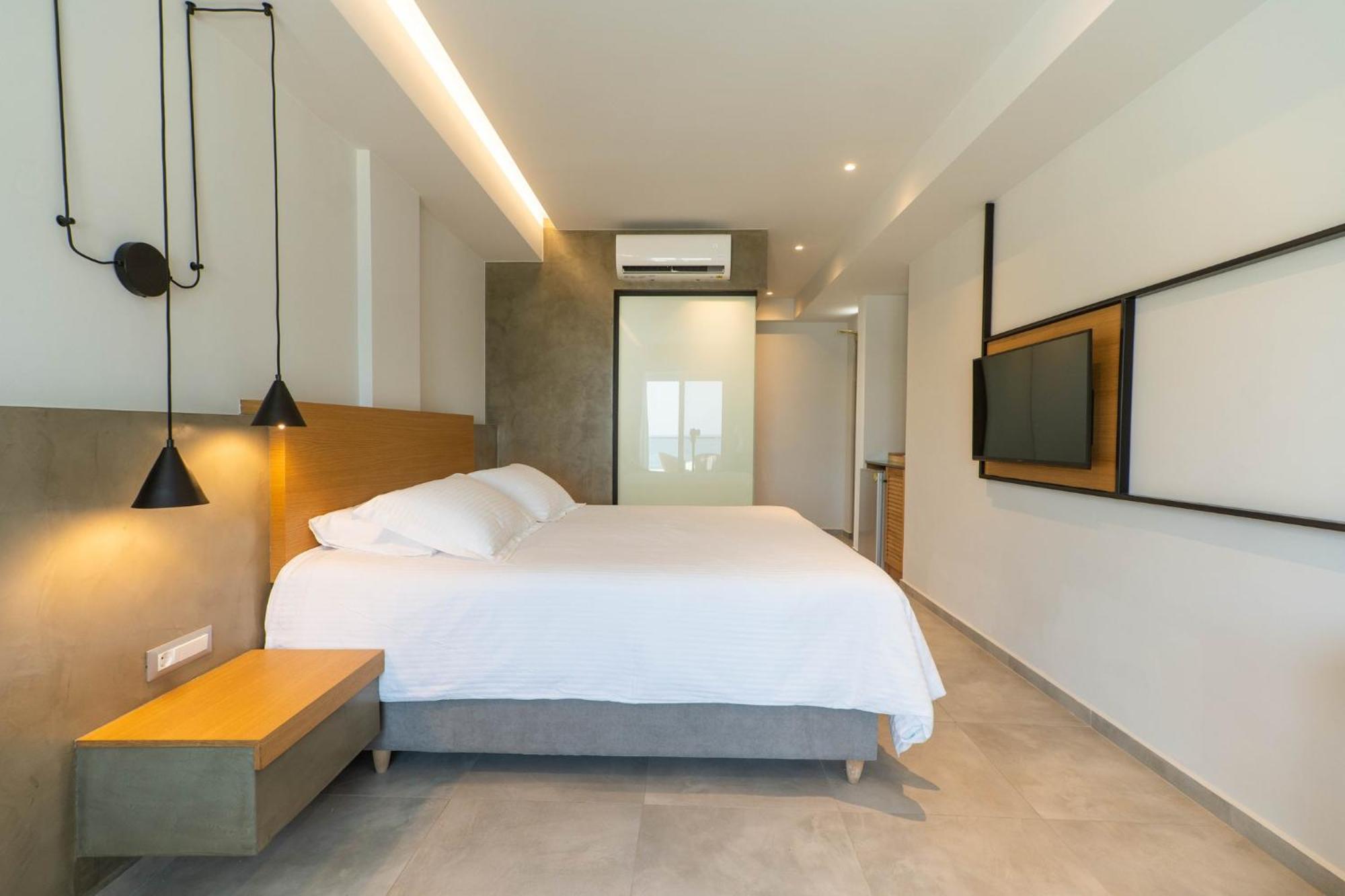 Alexia Beach Hotel Agia Marina エクステリア 写真