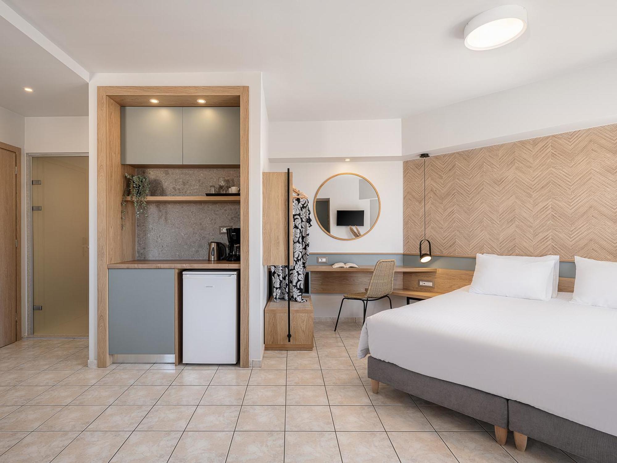 Alexia Beach Hotel Agia Marina エクステリア 写真