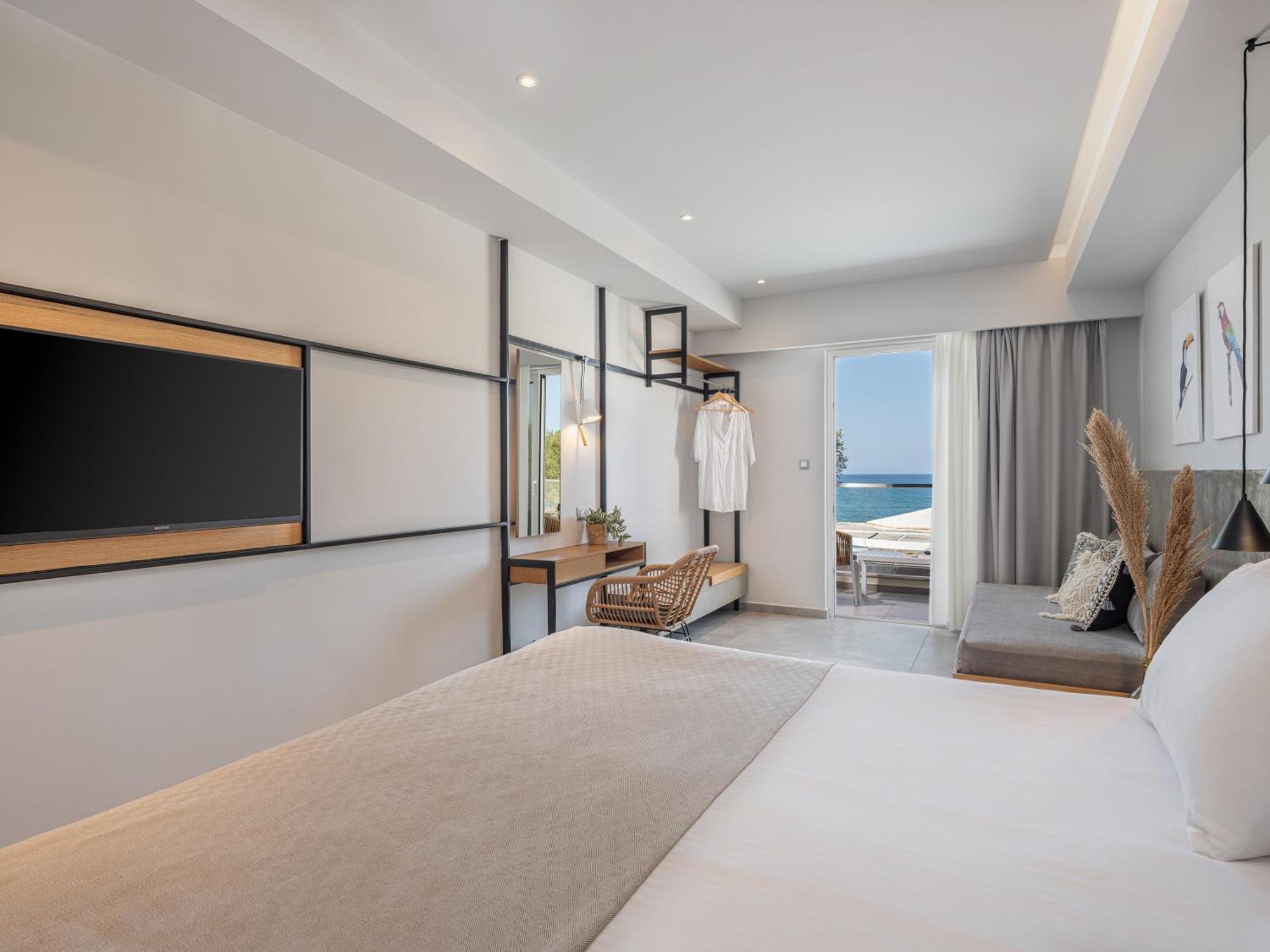 Alexia Beach Hotel Agia Marina エクステリア 写真