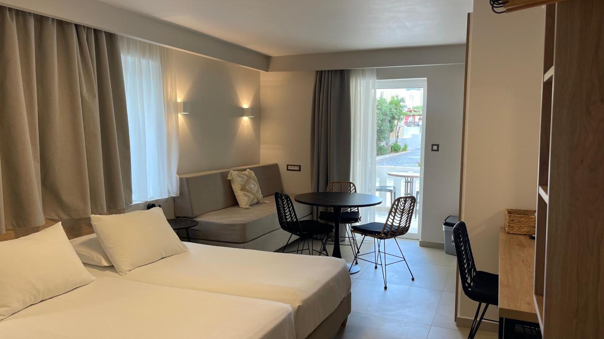 Alexia Beach Hotel Agia Marina エクステリア 写真