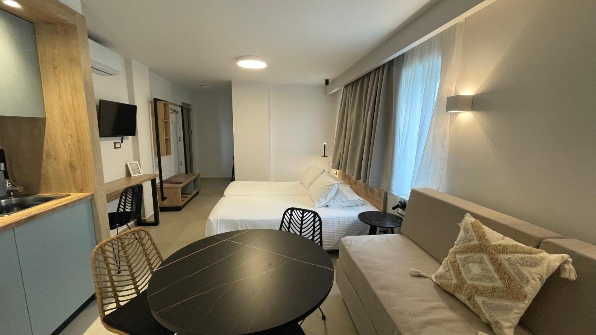 Alexia Beach Hotel Agia Marina エクステリア 写真