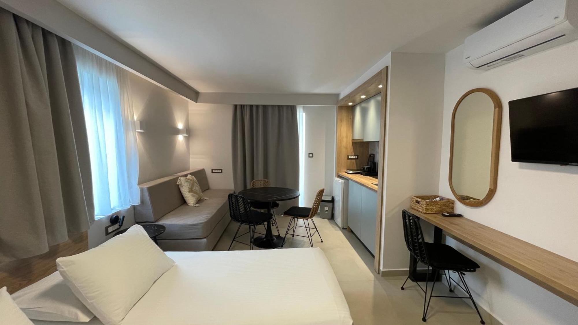 Alexia Beach Hotel Agia Marina エクステリア 写真
