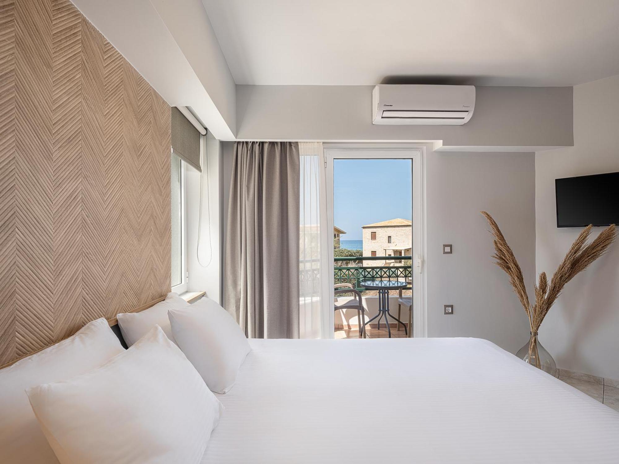 Alexia Beach Hotel Agia Marina エクステリア 写真