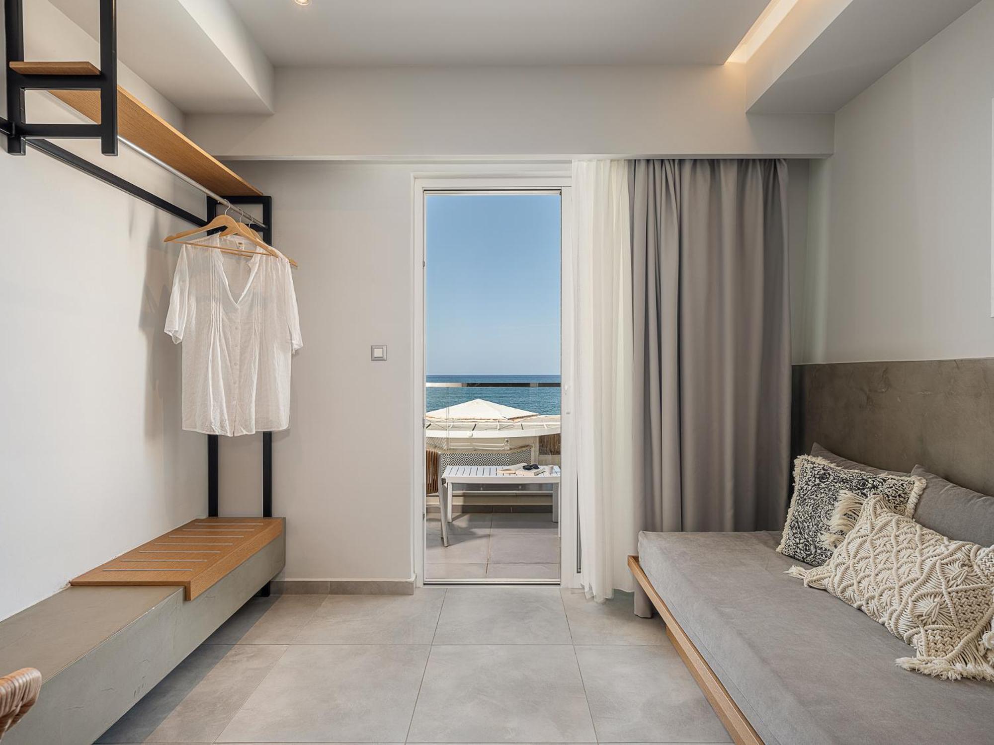 Alexia Beach Hotel Agia Marina エクステリア 写真
