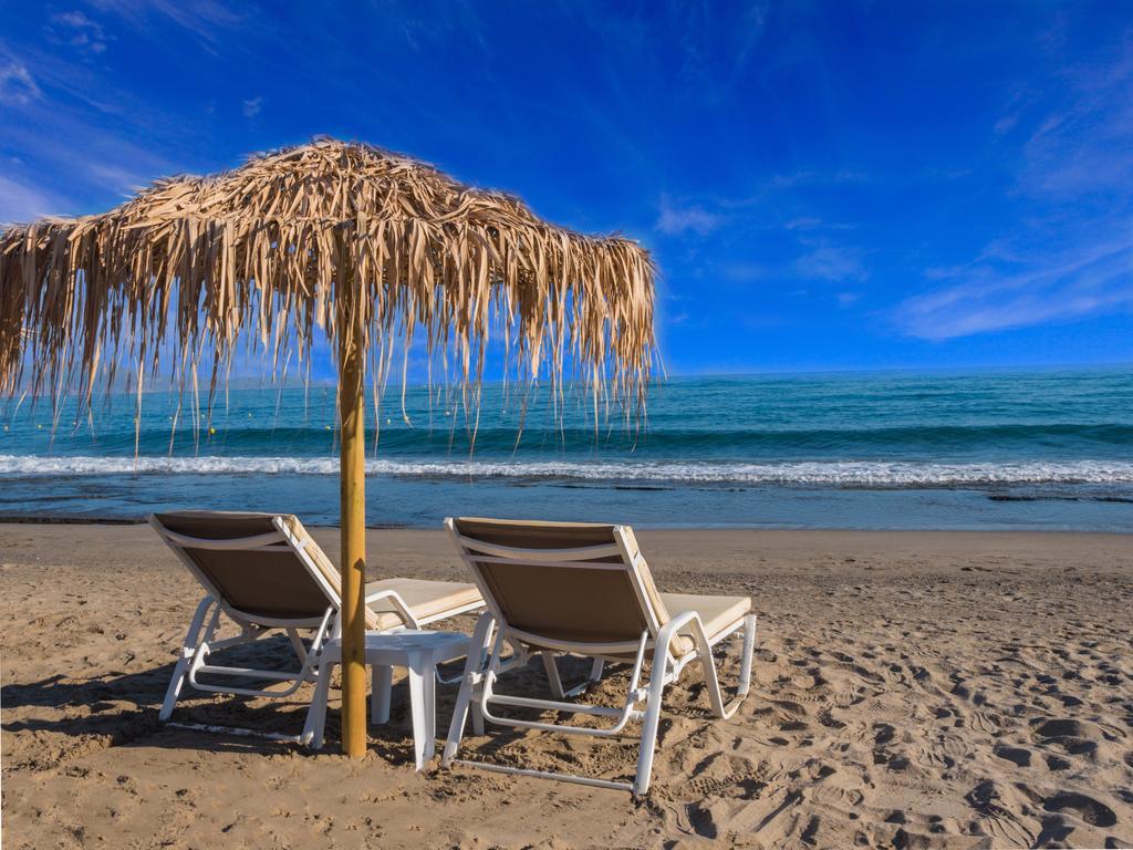 Alexia Beach Hotel Agia Marina エクステリア 写真
